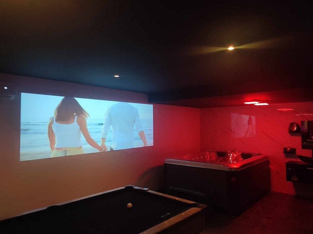 Avec Toi suites spa : LA SECRETE - Love’nSpa - weekend en amoureux, love rooms avec spa ou jacuzzi privatif3 de Avec Toi suites spa : LA SECRETE
