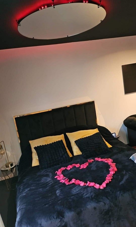 Avec Toi suites spa : LA SECRETE - Love’nSpa - weekend en amoureux, love rooms avec spa ou jacuzzi privatif