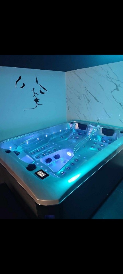 Avec Toi suites spa : LA SECRETE - Love’nSpa - weekend en amoureux, love rooms avec spa ou jacuzzi privatif