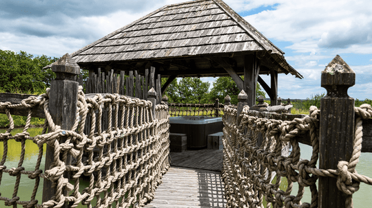 Cabane Château Spa Biron - Love’nSpa - weekend en amoureux, love rooms avec spa ou jacuzzi privatif