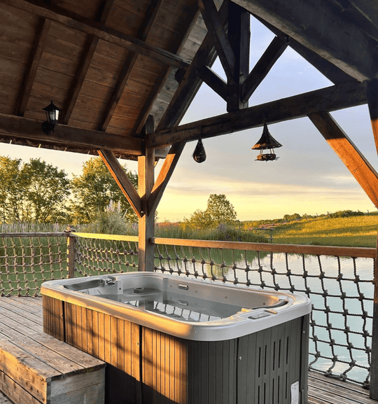 Cabane Château Spa Jumihac - Love’nSpa - weekend en amoureux, love rooms avec spa ou jacuzzi privatif