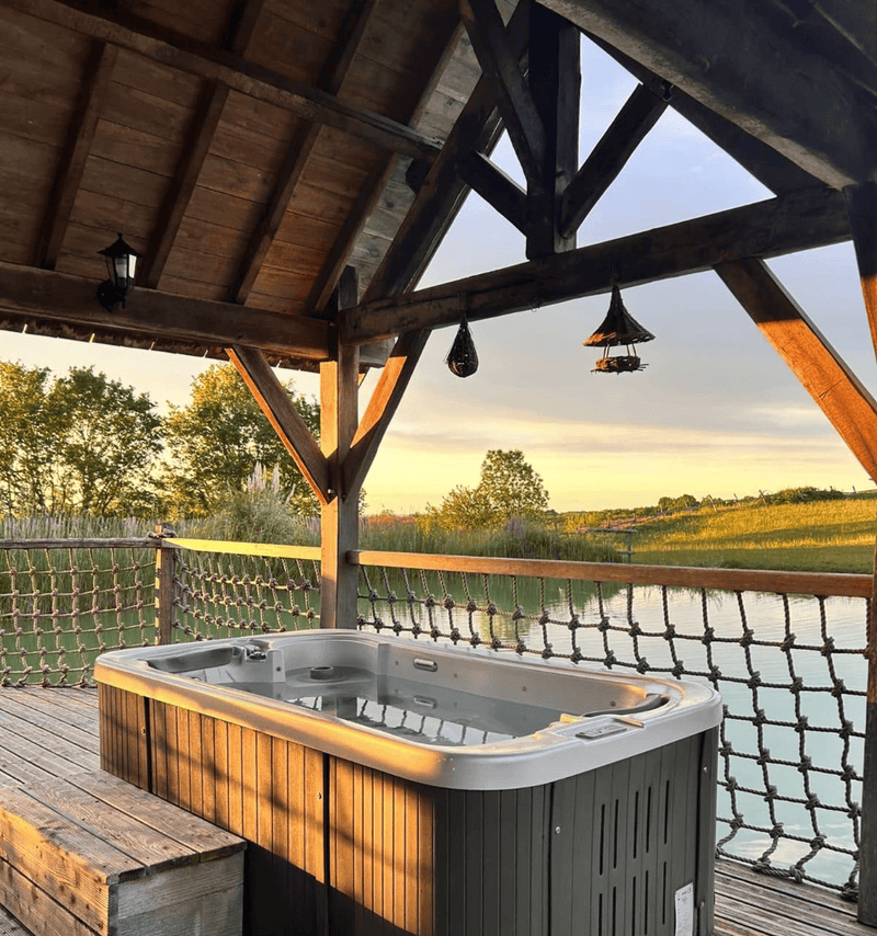 Cabane Château Spa Jumihac - Love’nSpa - weekend en amoureux, love rooms avec spa ou jacuzzi privatif1 de Cabane Château Spa Jumihac
