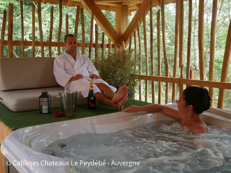 Cabane Château & Spa privatif Peydébé - Love’nSpa - weekend en amoureux, love rooms avec spa ou jacuzzi privatif