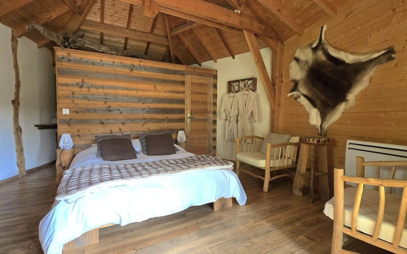 Cabane dans les arbres avec jacuzzi privatif - Aristoloche - Love’nSpa - weekend en amoureux, love rooms avec spa ou jacuzzi privatif1 de Cabane dans les arbres avec jacuzzi privatif - Aristoloche
