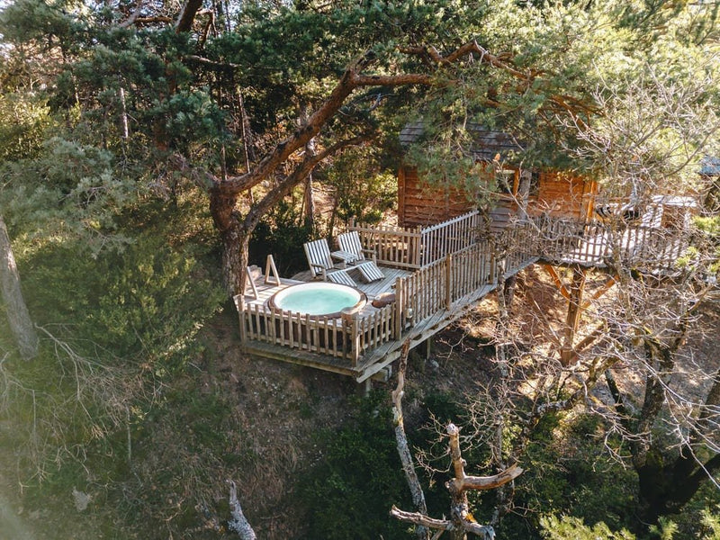 Cabane dans les arbres avec jacuzzi privatif - Bois d'Arambe - Love’nSpa - weekend en amoureux, love rooms avec spa ou jacuzzi privatif1 de Cabane dans les arbres avec jacuzzi privatif - Bois d'Arambe
