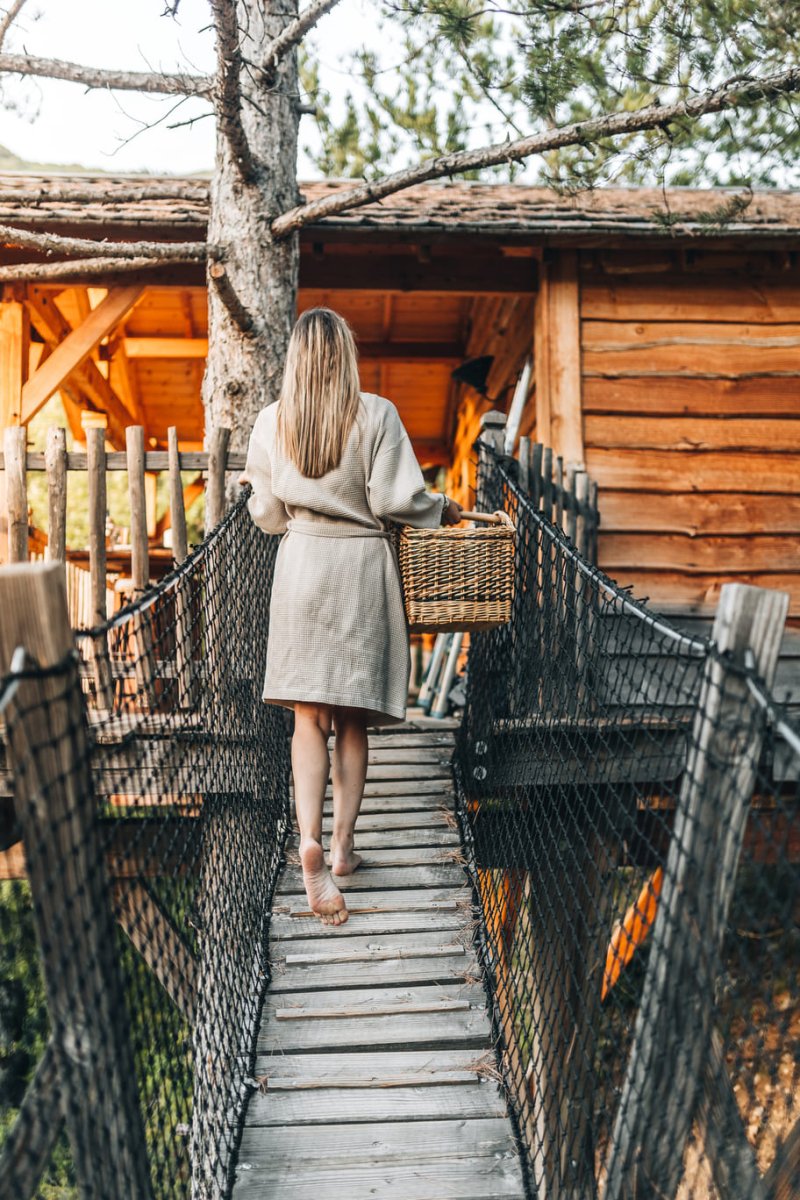 Cabane dans les arbres avec jacuzzi privatif - Bois d'Arambe - Love’nSpa - weekend en amoureux, love rooms avec spa ou jacuzzi privatif2 de Cabane dans les arbres avec jacuzzi privatif - Bois d'Arambe
