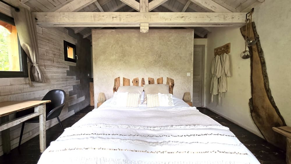 Cabane dans les arbres avec jacuzzi privatif - Bois d'Arambe - Love’nSpa - weekend en amoureux, love rooms avec spa ou jacuzzi privatif13 de Cabane dans les arbres avec jacuzzi privatif - Bois d'Arambe
