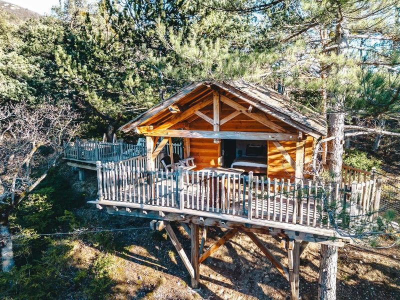 Cabane dans les arbres avec jacuzzi privatif - Bois d'Arambe - Love’nSpa - weekend en amoureux, love rooms avec spa ou jacuzzi privatif3 de Cabane dans les arbres avec jacuzzi privatif - Bois d'Arambe
