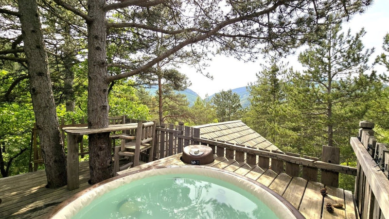 Cabane dans les arbres avec jacuzzi privatif - Épine Vinette - Love’nSpa - weekend en amoureux, love rooms avec spa ou jacuzzi privatif