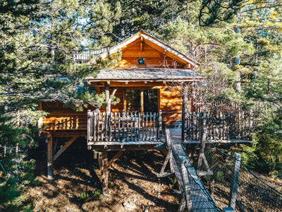 Cabane dans les arbres avec jacuzzi privatif - Épine Vinette - Love’nSpa - weekend en amoureux, love rooms avec spa ou jacuzzi privatif