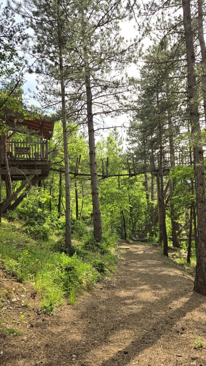 Cabane dans les arbres avec jacuzzi privatif - Épine Vinette - Love’nSpa - weekend en amoureux, love rooms avec spa ou jacuzzi privatif16 de Cabane dans les arbres avec jacuzzi privatif - Épine Vinette
