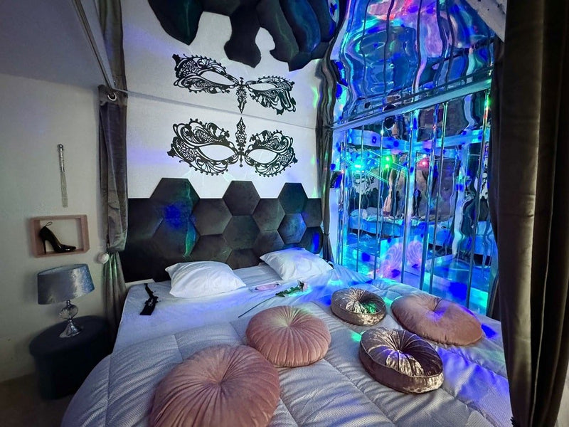 Caporizon - Love House - Love’nSpa - weekend en amoureux Dordogne, love rooms avec spa ou jacuzzi privatif1 de Caporizon-Love House
