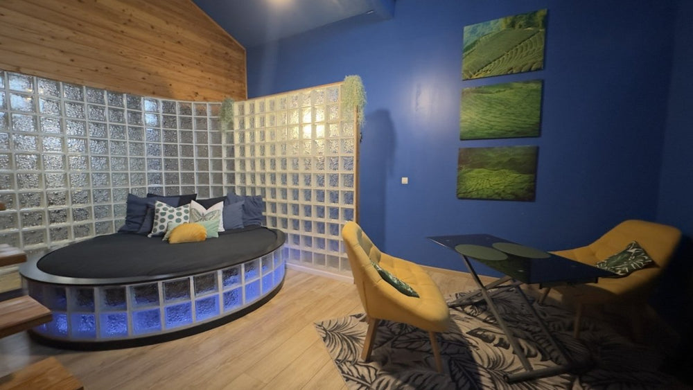 Chambre Azzuro - Love’nSpa - weekend en amoureux, love rooms avec spa ou jacuzzi privatif1 de Chambre Azzuro
