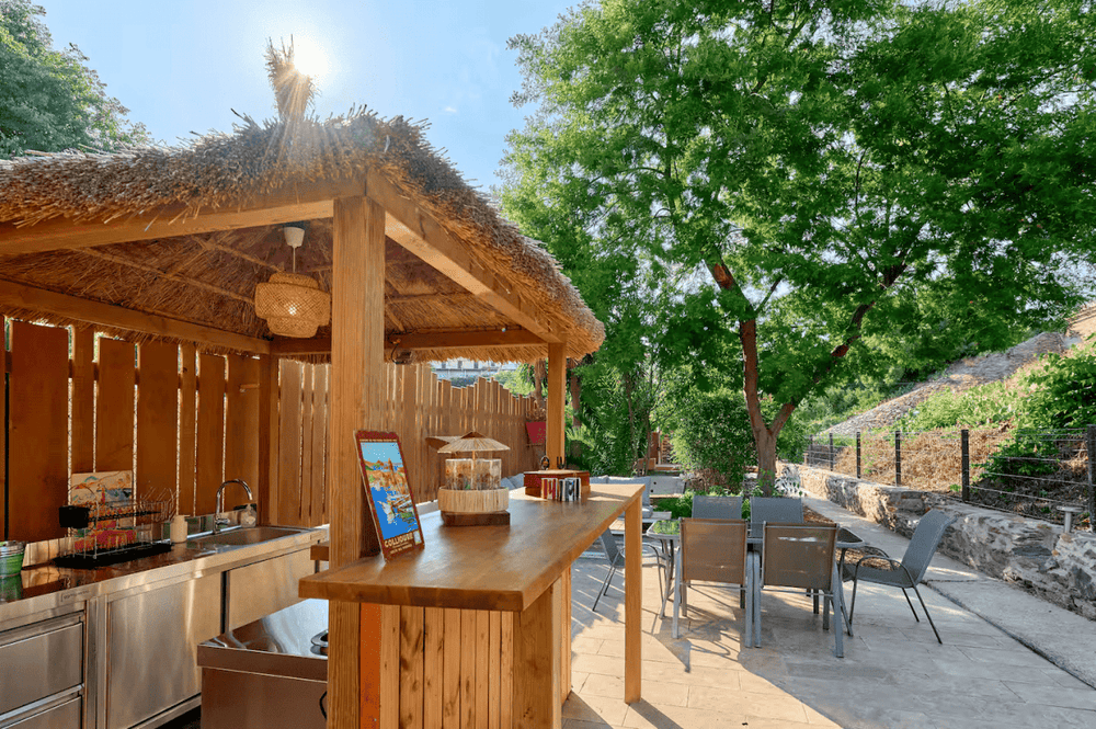 Chambre Fauve - Love’nSpa - weekend en amoureux, love rooms avec spa ou jacuzzi privatif4 de Chambre Fauve
