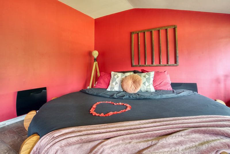 Chambre Innamorato - Love’nSpa - weekend en amoureux, love rooms avec spa ou jacuzzi privatif2 de Chambre Innamorato

