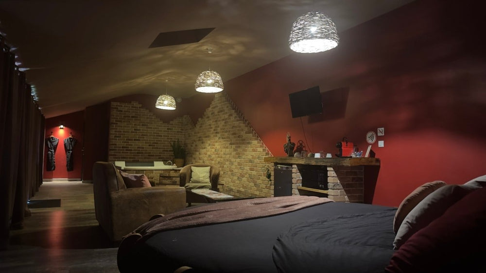Chambre Innamorato - Love’nSpa - weekend en amoureux, love rooms avec spa ou jacuzzi privatif10 de Chambre Innamorato
