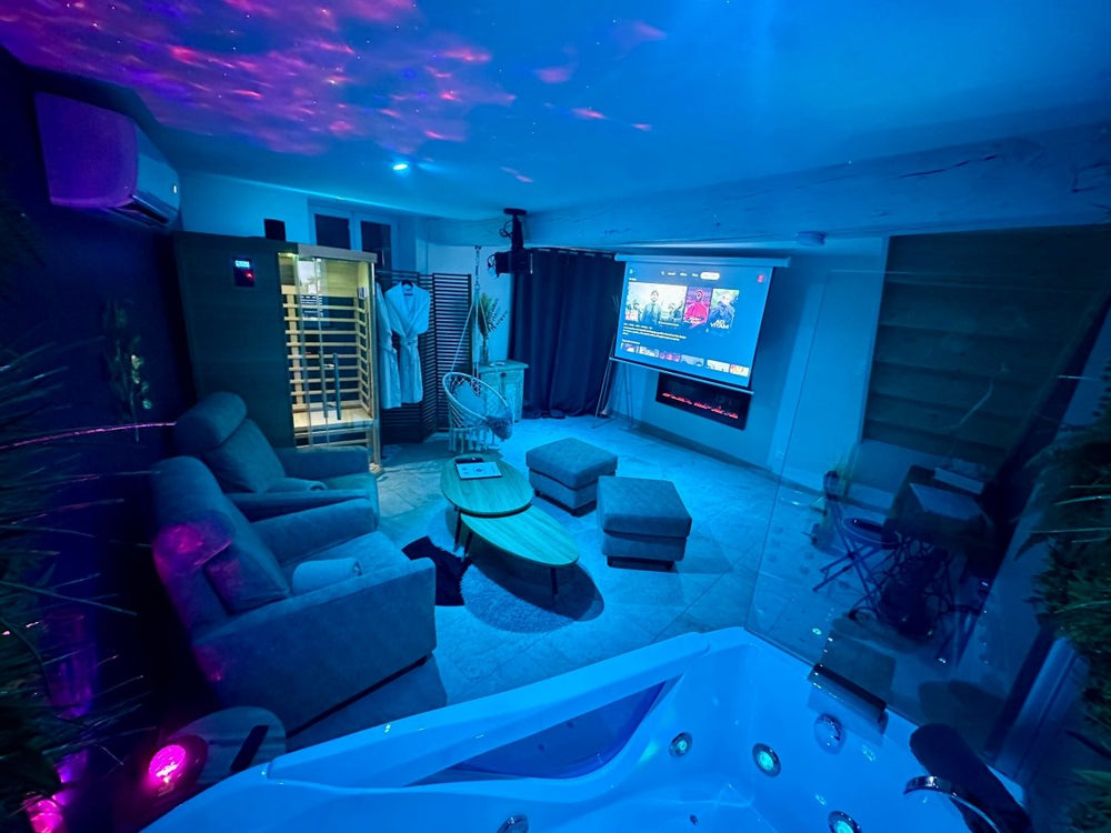 CinéSpa Lodge Bourgogne - Love’nSpa - weekend en amoureux, love rooms avec spa ou jacuzzi privatif2 de CinéSpa Lodge Bourgogne
