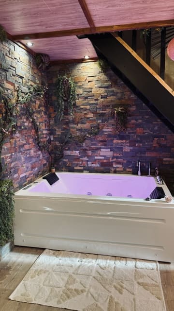 Clair de Lune, HORS DU TEMPS - Love’nSpa - weekend en amoureux, love rooms avec spa ou jacuzzi privatif6 de Clair de Lune, HORS DU TEMPS
