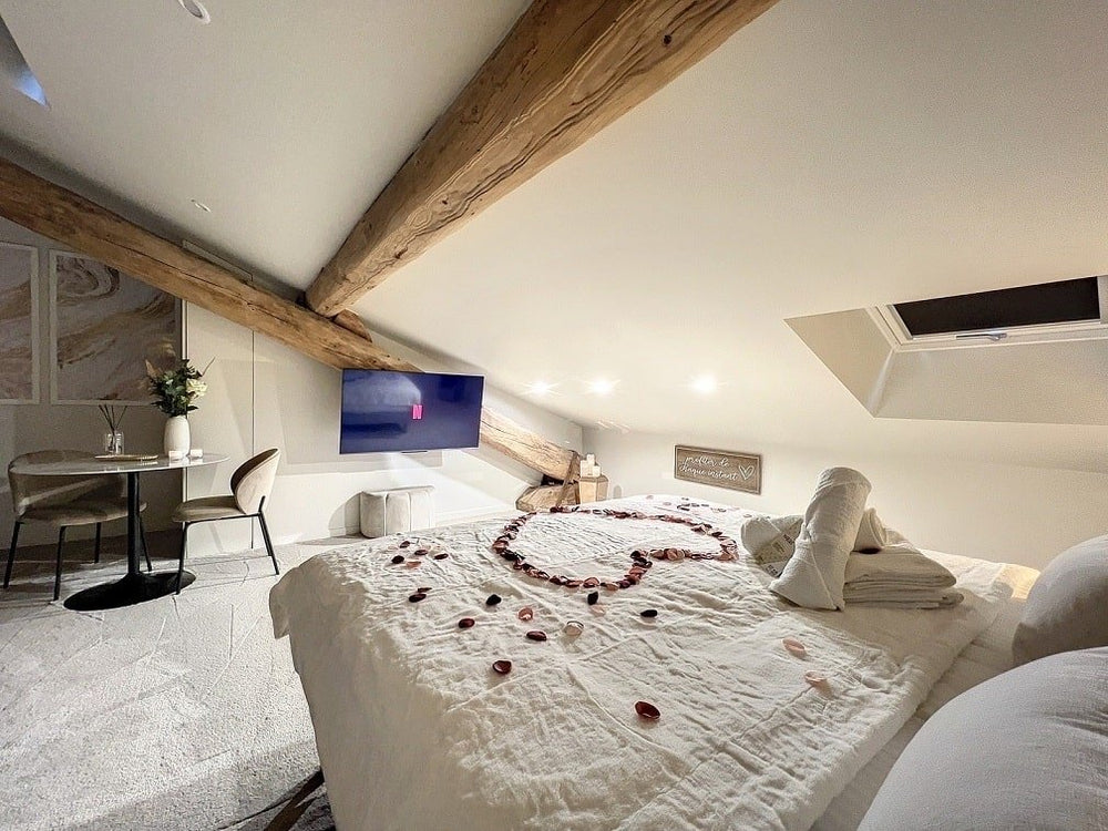 Cocon Blanc câlin - Jacuzzi privatif - Love Room - Love’nSpa - weekend en amoureux, love rooms avec spa ou jacuzzi privatif5 de Cocon Blanc câlin - Jacuzzi privatif- Love Room
