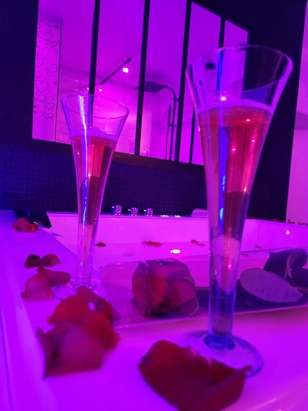 Colorroom31 - Love’nSpa - weekend en amoureux, love rooms avec spa ou jacuzzi privatif4 de Colorroom31
