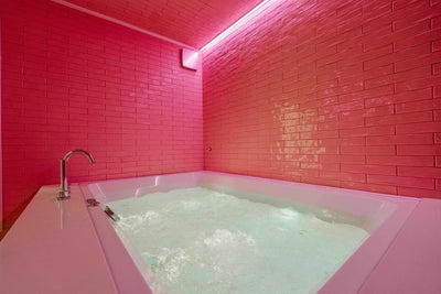 Designer Hotel - Chantal Thomas - Love’nSpa - weekend en amoureux, love rooms avec spa ou jacuzzi privatif