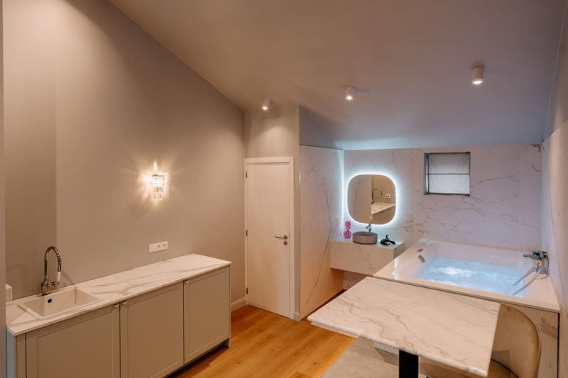 Designer Hotel - Suite Dior - Love’nSpa - weekend en amoureux, love rooms avec spa ou jacuzzi privatif4 de Designer Hotel - Suite Dior
