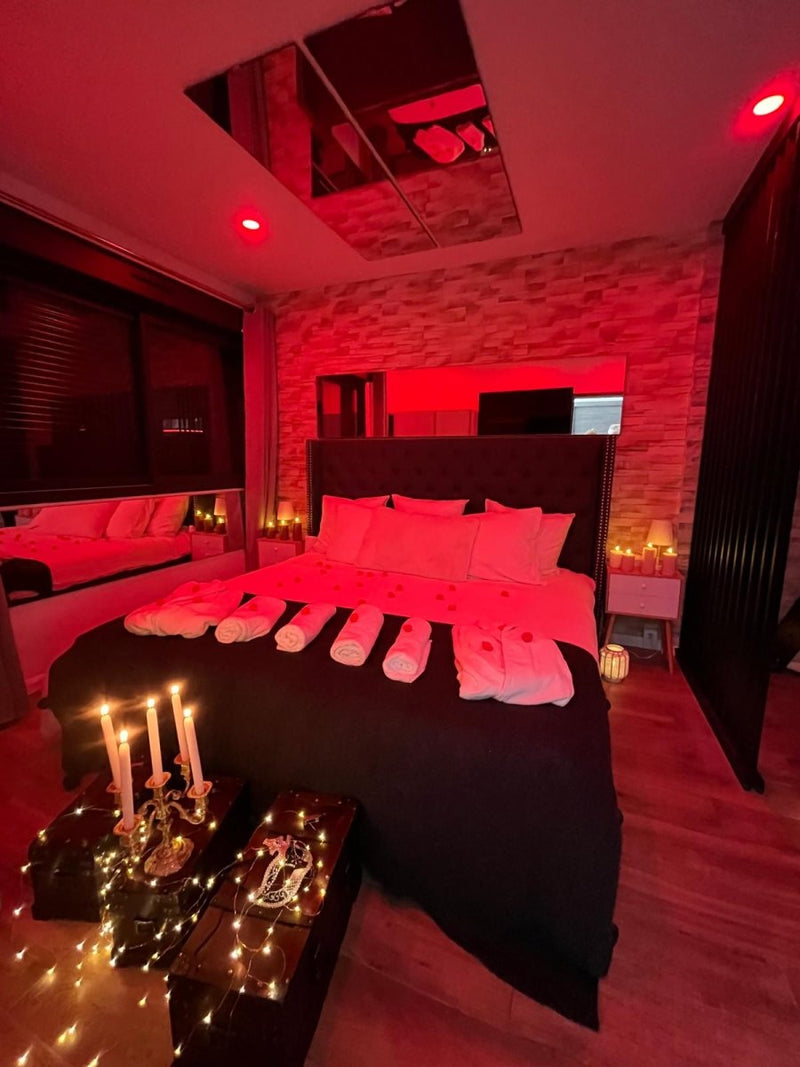 Désirs Interdits - Love’nSpa - weekend en amoureux, love rooms avec spa ou jacuzzi privatif4 de La Villa Donuts
