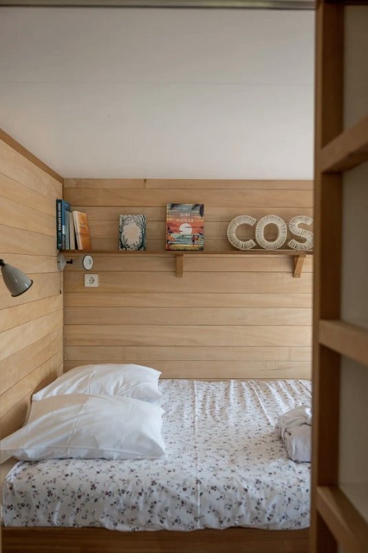 Dihan hôtel de cabanes - Cabane spa au bord de l'eau - Love’nSpa - weekend en amoureux, love rooms avec spa ou jacuzzi privatif3 de Dihan hôtel de cabanes - Cabane spa au bord de l'eau
