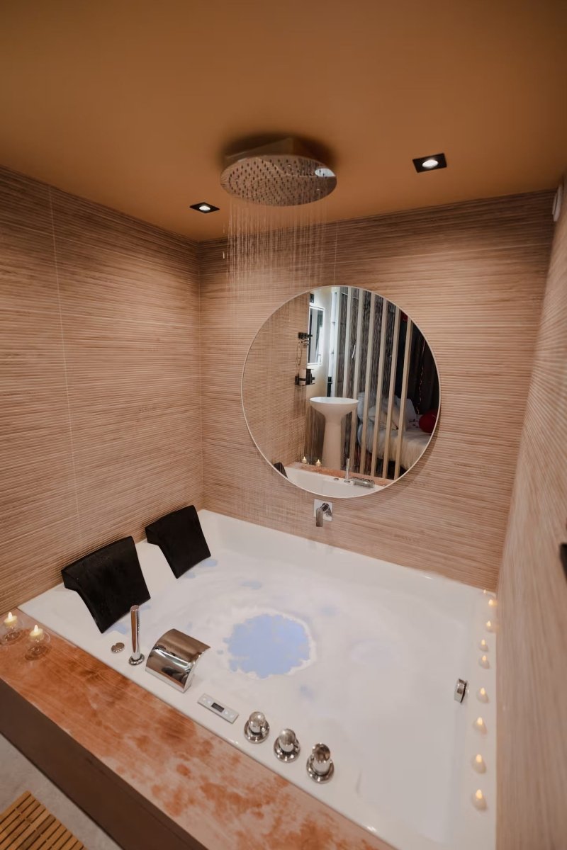 Disney MOOD by Weloveyou® - Love’nSpa - weekend en amoureux, love rooms avec spa ou jacuzzi privatif