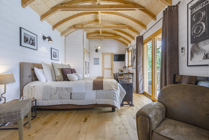 Domaine de Pech et Lafon - Cabane Ciné Rétro Spa - Love’nSpa - weekend en amoureux, love rooms avec spa ou jacuzzi privatif2 de Domaine de Pech et Lafon - Cabane Ciné Rétro Spa
