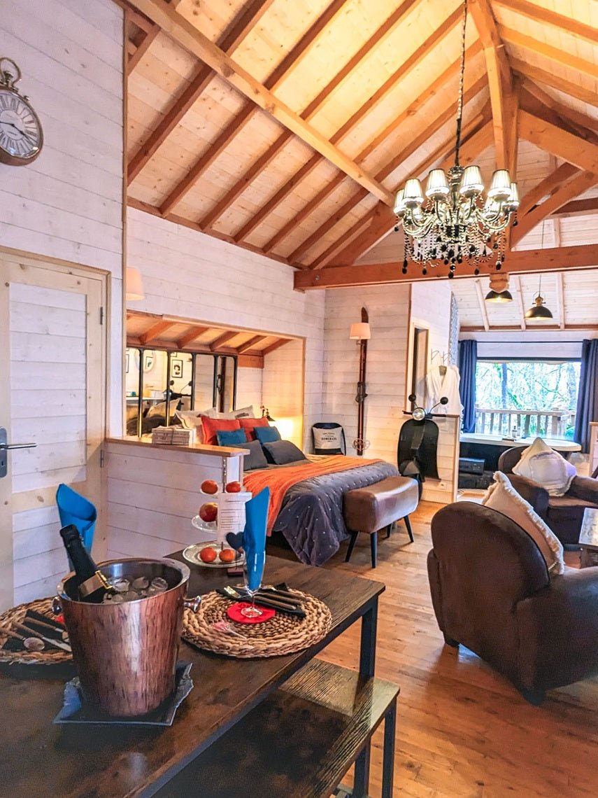 Domaine de Pech et Lafon - Cabane Spa Vintage - Love’nSpa - weekend en amoureux, love rooms avec spa ou jacuzzi privatif8 de Domaine de Pech et Lafon - Cabane Spa Vintage
