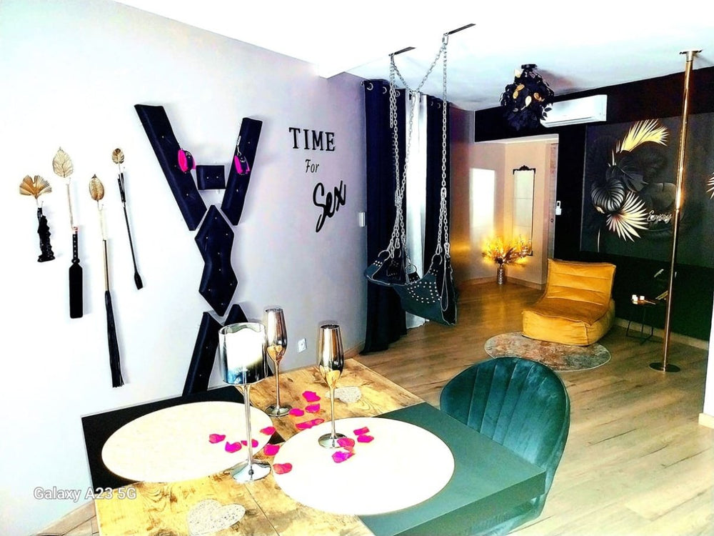 Enjoy Loveroom - Love’nSpa - weekend en amoureux, love rooms avec spa ou jacuzzi privatif1 de Enjoy Loveroom
