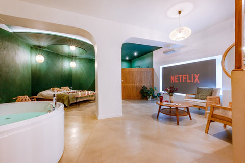 ÉROS — Spa privatif & cinéma XXL - Love’nSpa - weekend en amoureux, love rooms avec spa ou jacuzzi privatif