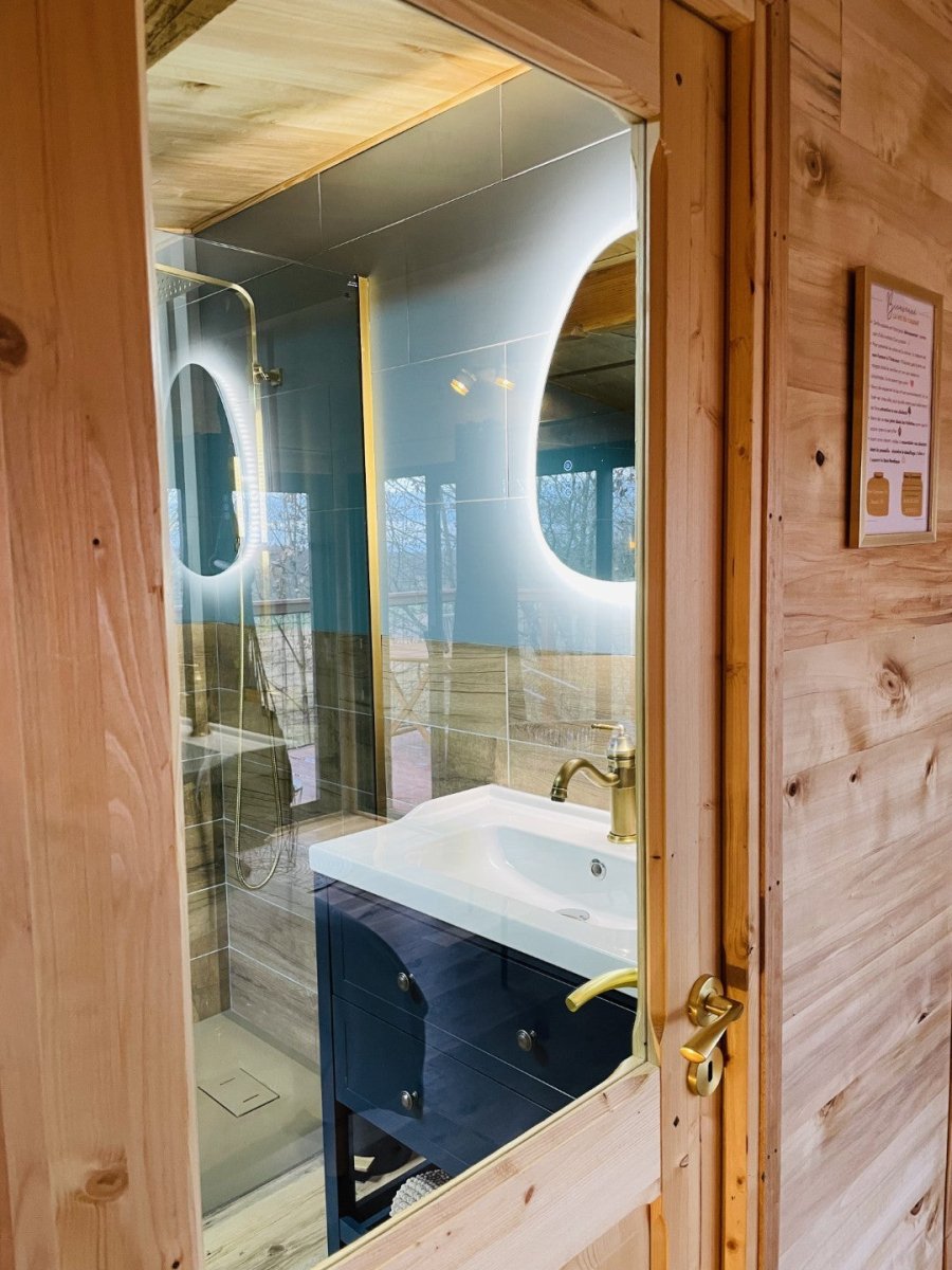 Feu de Foret - Love’nSpa - weekend en amoureux, love rooms avec spa ou jacuzzi privatif13 de Forest Fire
