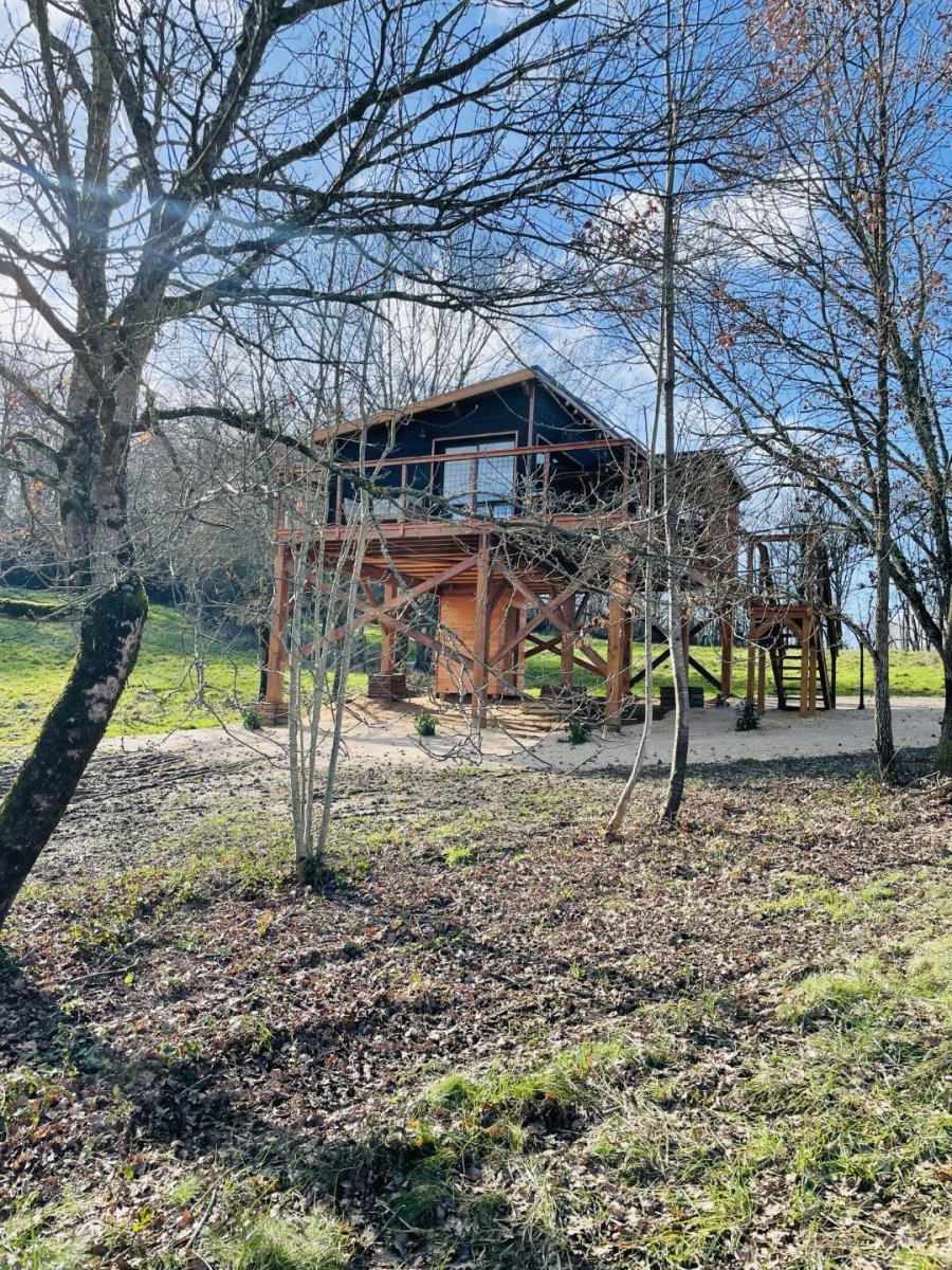 Feu de Foret - Love’nSpa - weekend en amoureux, love rooms avec spa ou jacuzzi privatif20 de Forest Fire
