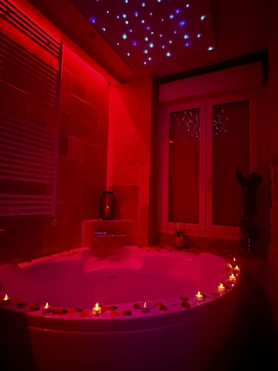 GLAM’APPART CHALET - Love’nSpa - weekend en amoureux, love rooms avec spa ou jacuzzi privatif11 de GLAM’APPART CHALET
