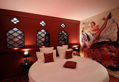 Hôtel design secret de Paris - Chambre Moulin Rouge - Love’nSpa - weekend en amoureux, love rooms avec spa ou jacuzzi privatif