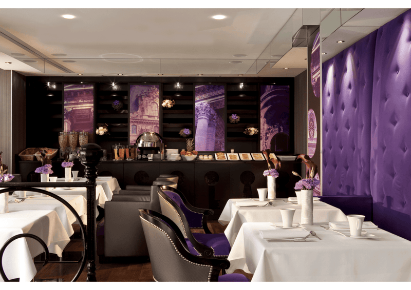 Hôtel design secret de Paris - Chambre Moulin Rouge - Love’nSpa - weekend en amoureux, love rooms avec spa ou jacuzzi privatif