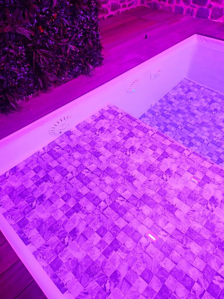 Jacuzzi XXL+ Charme et Caractères de campagne - Love’nSpa - weekend en amoureux, love rooms avec spa ou jacuzzi privatif23 de Jacuzzi XXL+ Charme et Caractères de campagne
