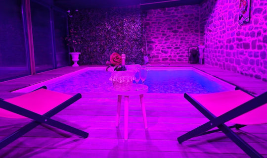 Jacuzzi XXL+ Charme et Caractères de campagne - Love’nSpa - weekend en amoureux, love rooms avec spa ou jacuzzi privatif