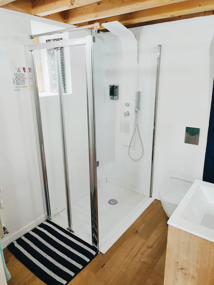 Jacuzzi XXL+ Charme et Caractères de campagne - Love’nSpa - weekend en amoureux, love rooms avec spa ou jacuzzi privatif11 de Jacuzzi XXL+ Charme et Caractères de campagne
