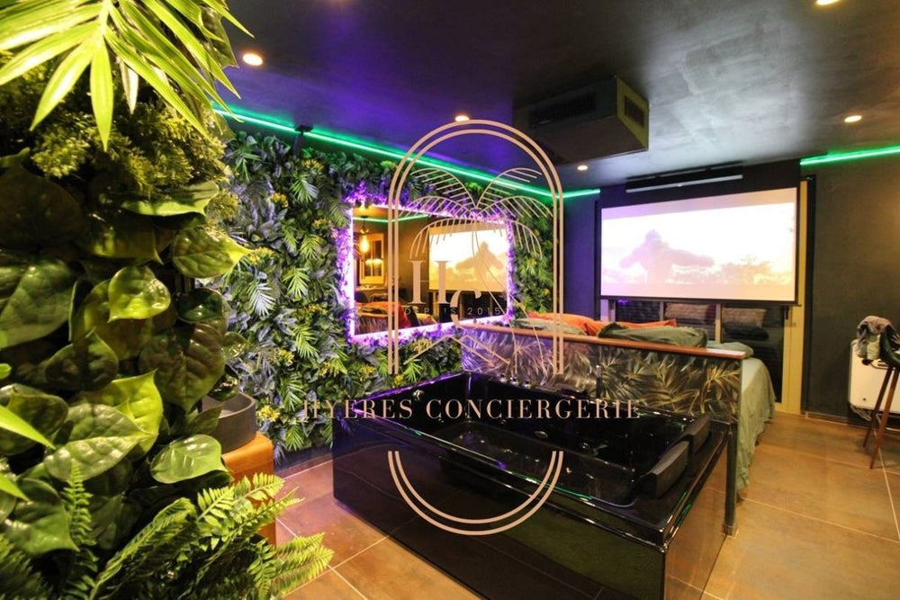 Jungle Hyères Love Room - Love’nSpa - weekend en amoureux, love rooms avec spa ou jacuzzi privatif1 de Jungle Hyères Love Room
