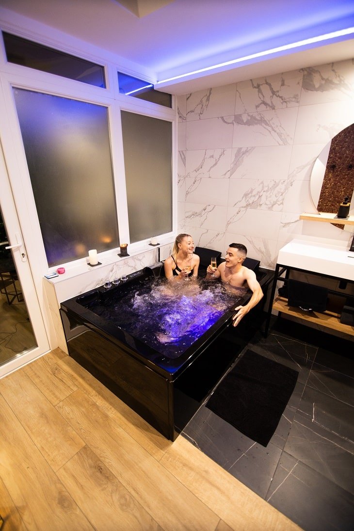 Just for us - Love’nSpa - weekend en amoureux, love rooms avec spa ou jacuzzi privatif2 de Just for us - Suite Orion
