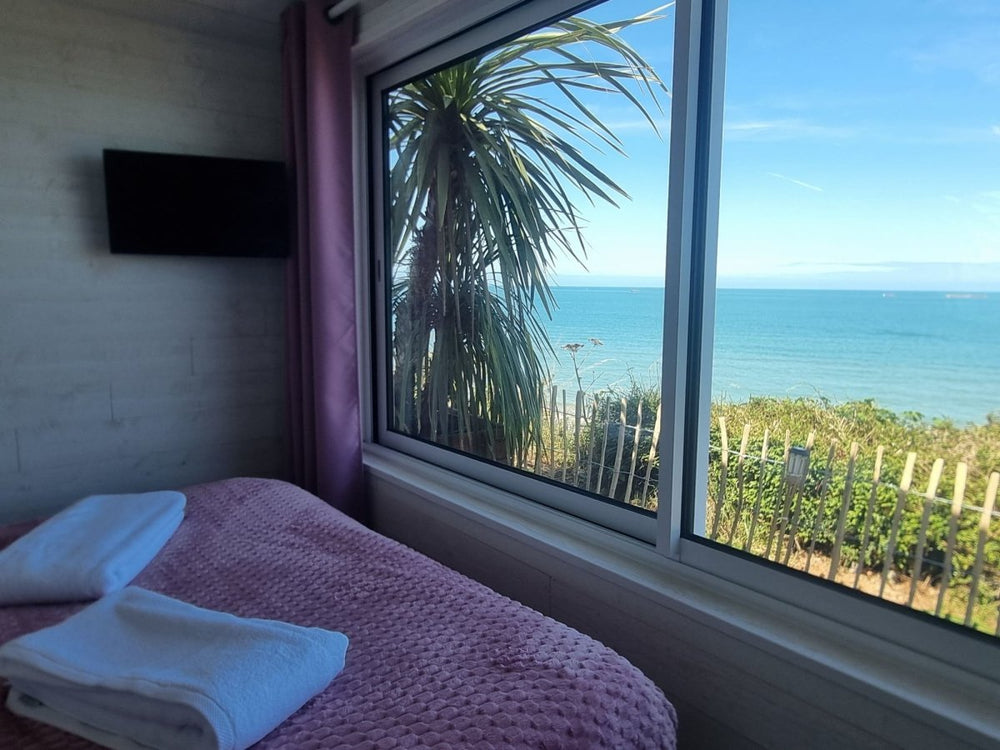 La Bayeuzen - La mer - Love’nSpa - weekend en amoureux, love rooms avec spa ou jacuzzi privatif6 de La Bayeuzen - La mer
