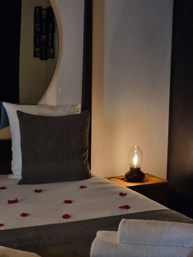 La Bayeuzen - Le Baldaquin - Love’nSpa - weekend en amoureux, love rooms avec spa ou jacuzzi privatif