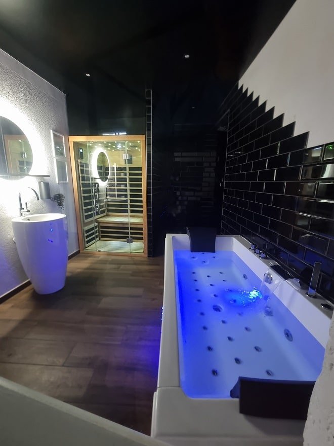 La Bayeuzen - Le Baldaquin - Love’nSpa - weekend en amoureux, love rooms avec spa ou jacuzzi privatif