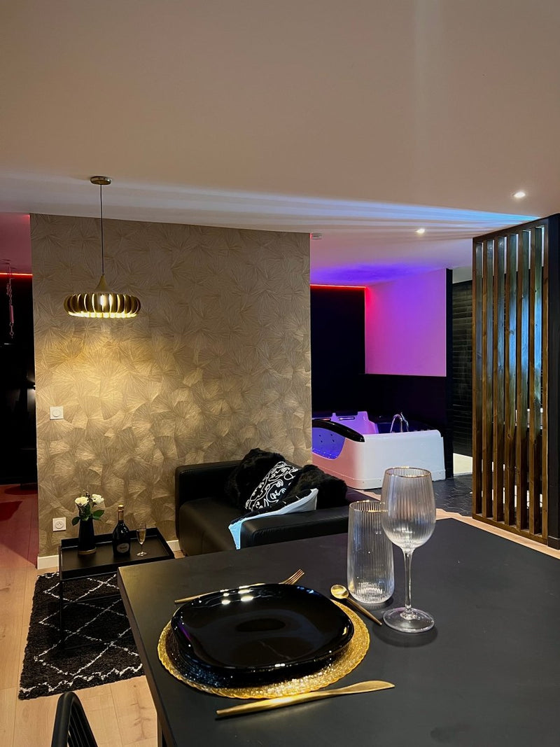 La Belle Nuit - Nuit Etoilée - Love’nSpa - weekend en amoureux, love rooms avec spa ou jacuzzi privatif4 de La Belle Nuit - Nuit Etoilée
