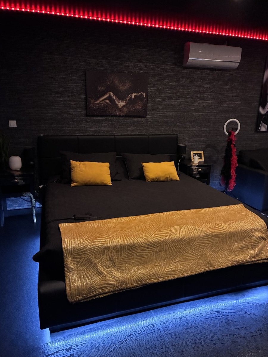 La chambre d'Aphrodite - Love’nSpa - weekend en amoureux, love rooms avec spa ou jacuzzi privatif7 de La chambre d'Aphrodite
