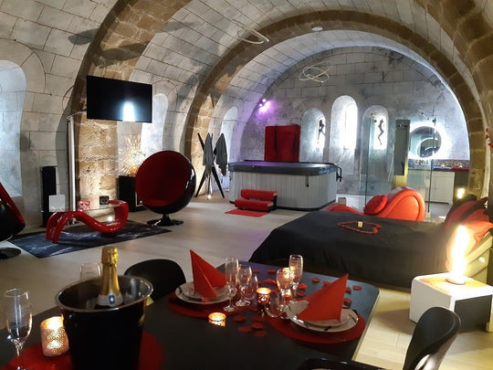 La Chapelle Aux Amoureux - Love’nSpa - weekend en amoureux, love rooms avec spa ou jacuzzi privatif