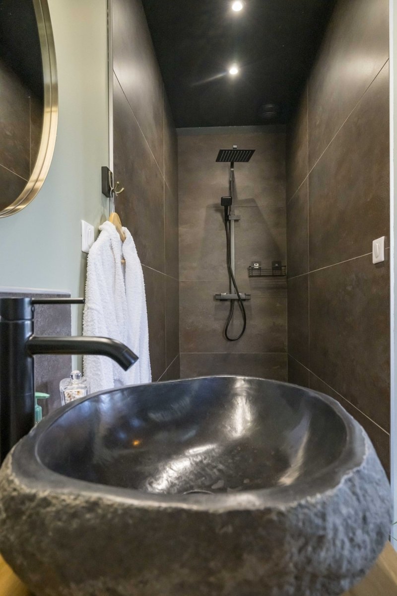 La Dépendance de Victoria Rose - Love’nSpa - weekend en amoureux, love rooms avec spa ou jacuzzi privatif3 de La Dépendance de Victoria Rose
